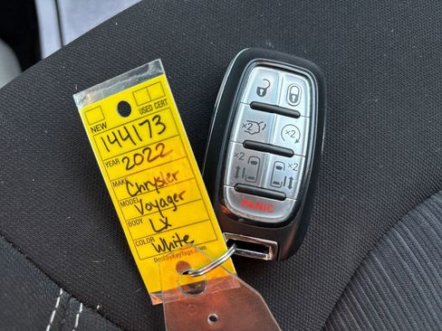 Used 2022 Chrysler Voyager LX image 28