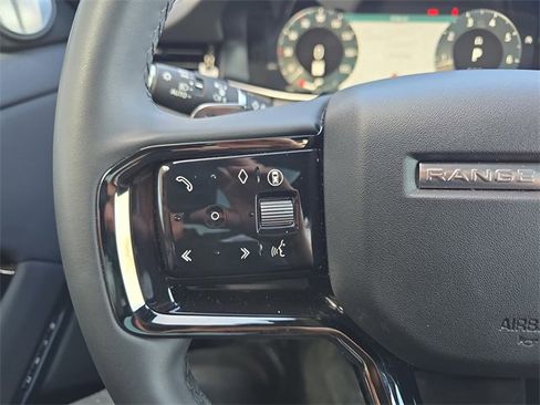 Used 2025 Land Rover Range Rover Evoque Dynamic SE image 17