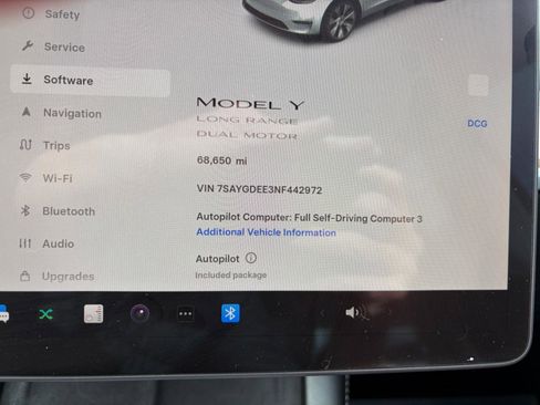 Used 2022 Tesla Model Y Long Range image 17