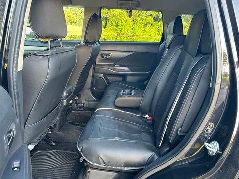 Used 2018 Mitsubishi Outlander LE AWD/4WD image 14