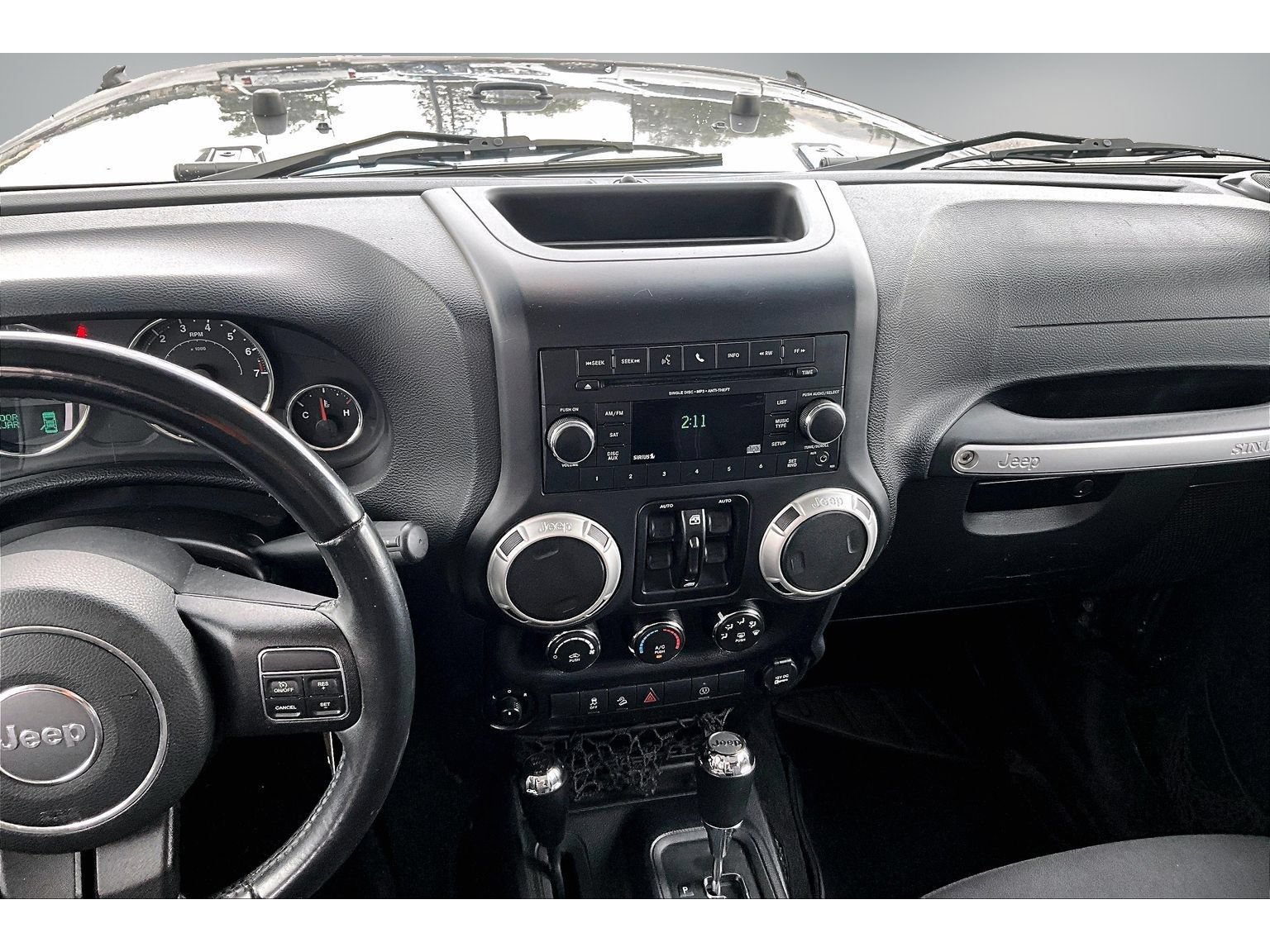 Used 2016 Jeep Wrangler Unlimited Sahara w/ Connectivity Group AWD/4WD image 9