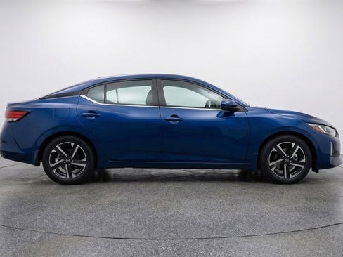 Used 2025 Nissan Sentra SV image 11