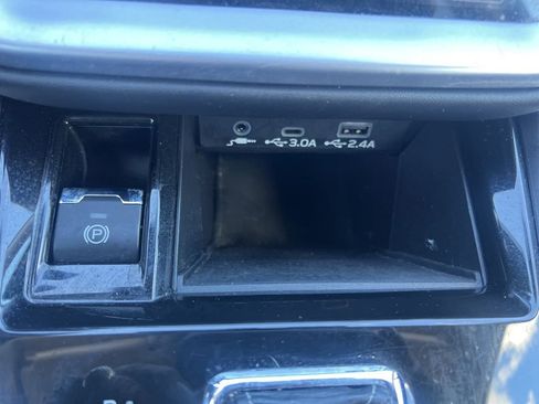 Used 2023 Subaru Outback Premium image 17