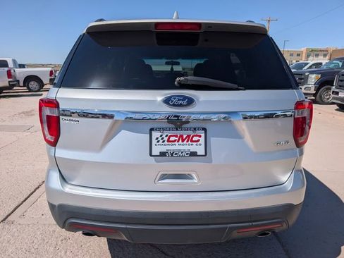 Used 2017 Ford Explorer 4WD image 3