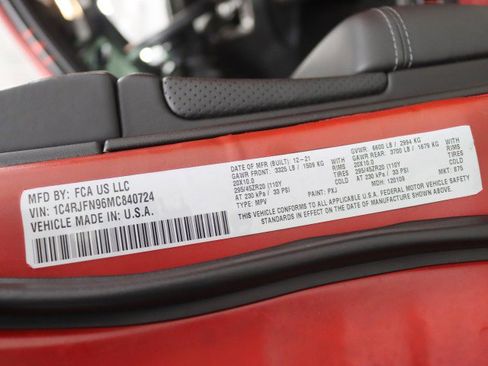 Used 2021 Jeep Grand Cherokee Trackhawk image 40