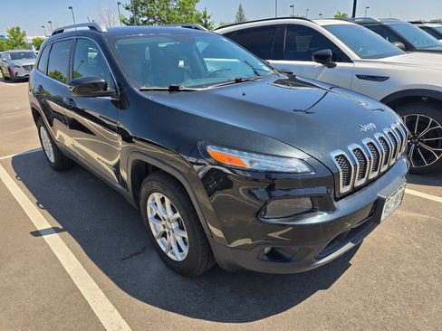 Used 2014 Jeep Cherokee Latitude w/ Cold Weather Group AWD/4WD image 18