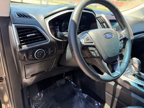 Used 2018 Ford Edge Titanium w/ Technology Package FWD image 27