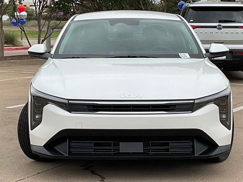 Used 2025 Kia K4 FWD image 2