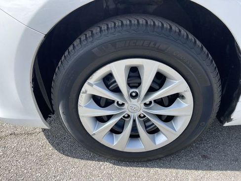Used 2016 Toyota Camry LE FWD image 10