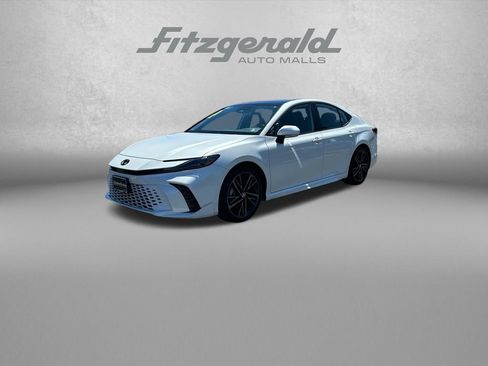 Used 2025 Toyota Camry XSE FWD image 5