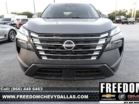 Used 2024 Nissan Rogue SV FWD image 2