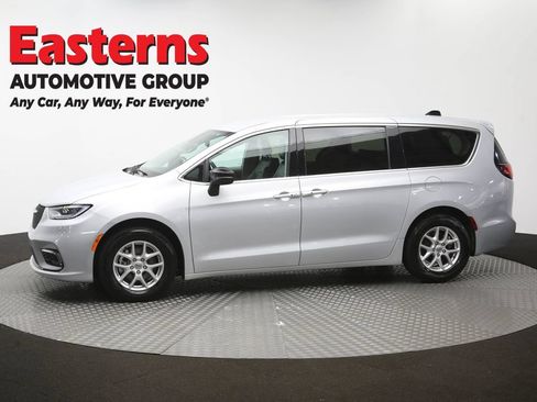 Used 2024 Chrysler Pacifica Touring-L FWD image 60