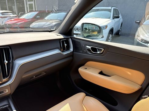 Used 2019 Volvo XC60 T6 Momentum w/ Multimedia Package AWD/4WD image 15