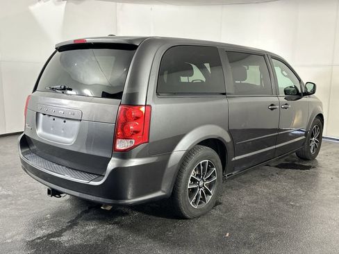 Used 2017 Dodge Grand Caravan SE FWD image 8