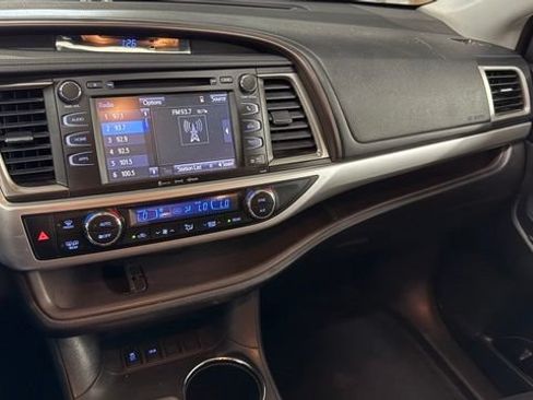 Used 2019 Toyota Highlander XLE FWD image 37