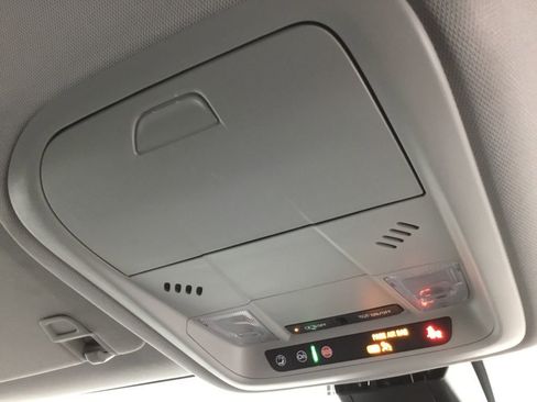 Used 2023 Chevrolet Blazer LT image 32