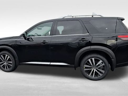 New 2025 Nissan Pathfinder Platinum image 5