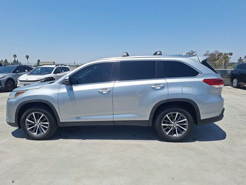Used 2019 Toyota Highlander XLE w/ Carpet Mat Package (TMS) FWD image 9