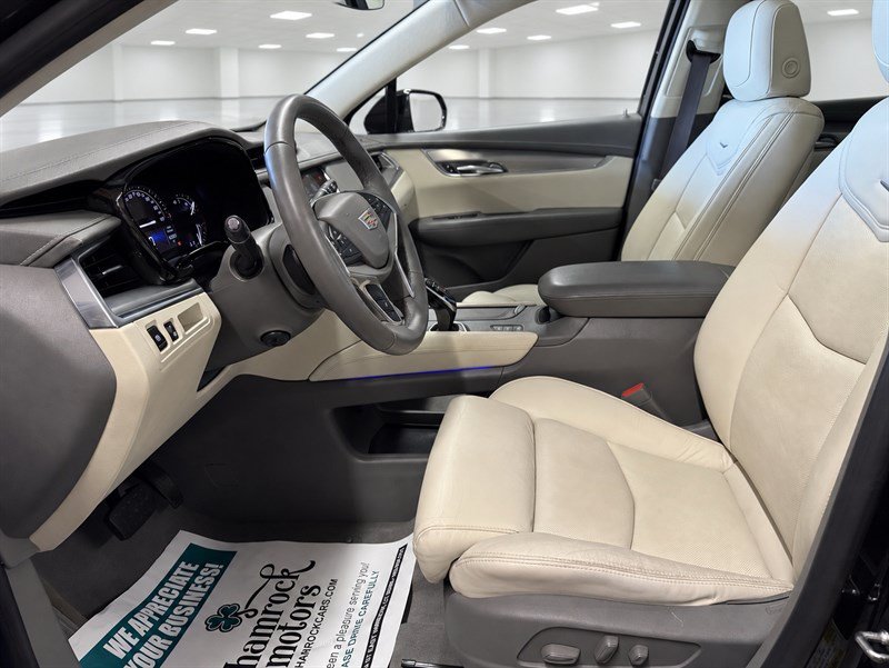 Used 2017 Cadillac XT5 Luxury w/ LPO, Wheel Lock Package AWD/4WD image 17