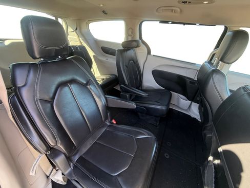 Used 2021 Chrysler Voyager Lxi FWD image 18
