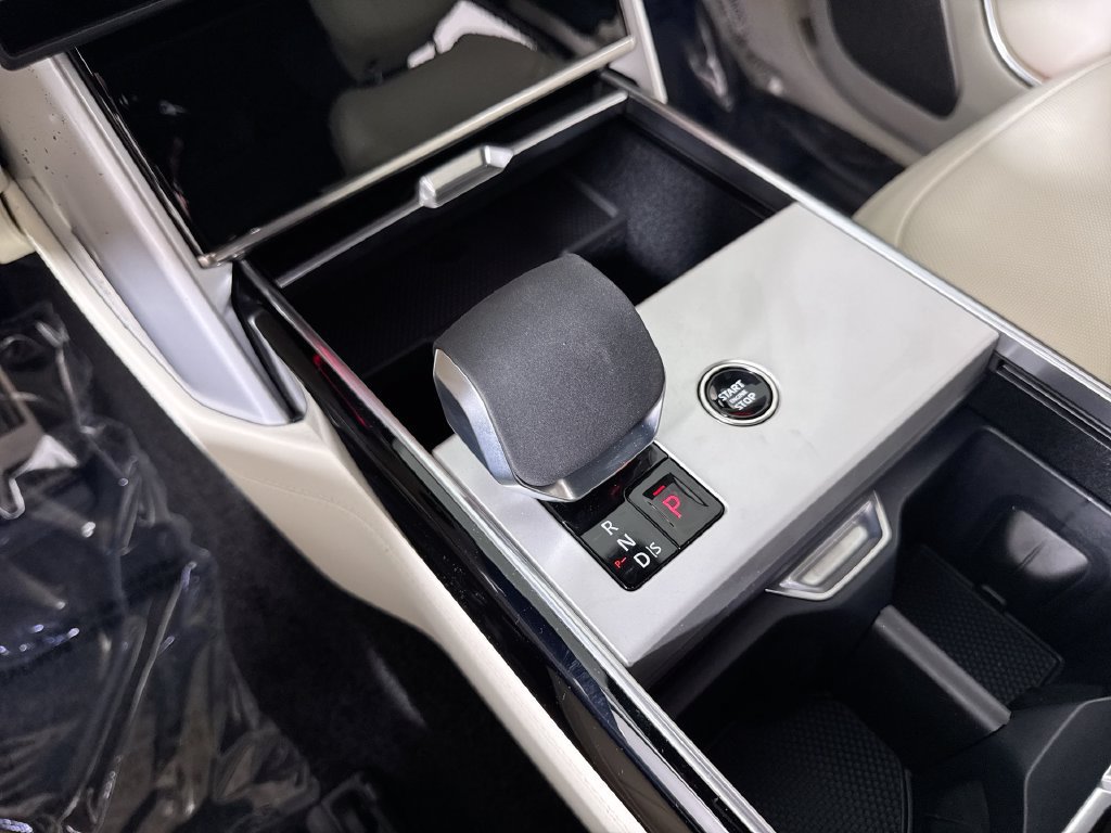 New 2026 Land Rover Range Rover Autobiography AWD/4WD image 19