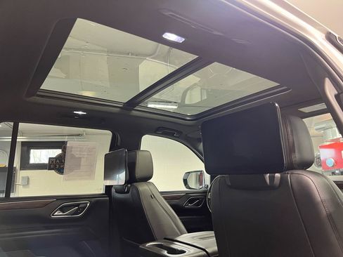 Used 2021 Chevrolet Tahoe High Country AWD/4WD image 16
