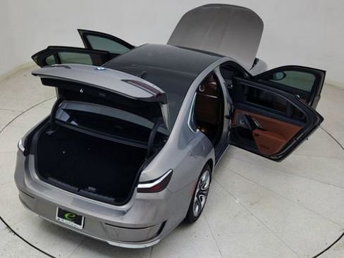 Used 2023 BMW i7 xDrive60 image 87