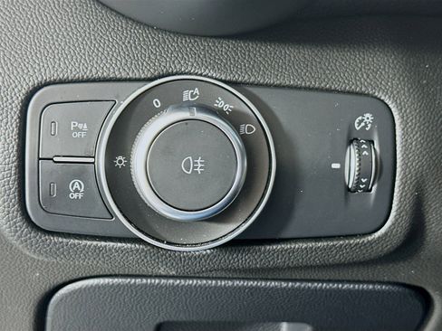 Used 2024 Alfa Romeo Giulia Veloce RWD image 17