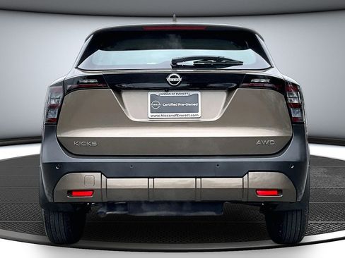 Used 2025 Nissan Kicks S image 5