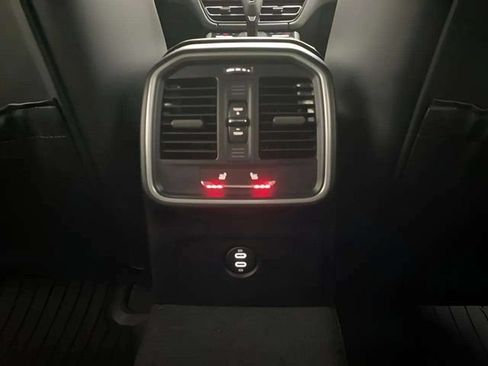 Used 2022 Porsche Macan AWD/4WD image 69