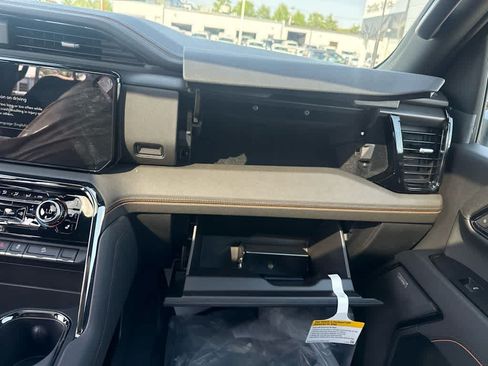 New 2026 GMC Sierra 2500 AT4 w/ AT4 Preferred Package AWD/4WD image 21