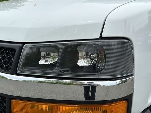 Used 2024 Chevrolet Express 2500 w/ Driver Convenience Package RWD image 9