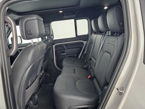 Used 2026 Land Rover Defender 130 X-Dynamic SE AWD/4WD image 18