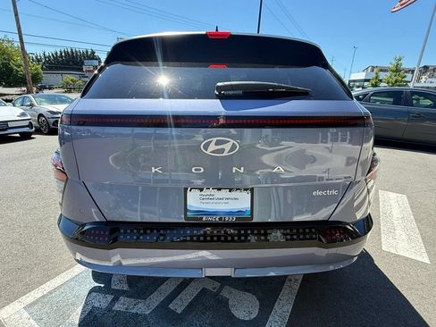 Certified 2025 Hyundai Kona Limited FWD image 4
