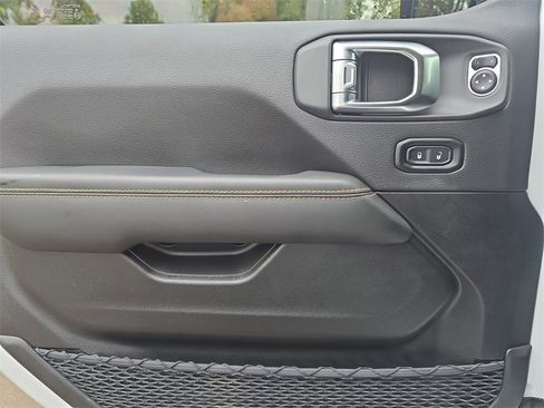 Used 2025 Jeep Wrangler Unlimited Rubicon 392 image 12