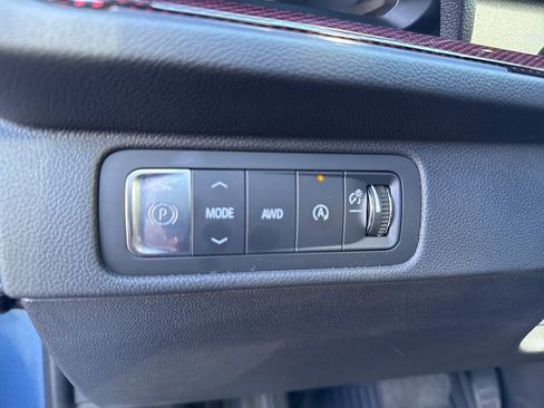 Used 2025 Chevrolet Traverse Z71 image 24