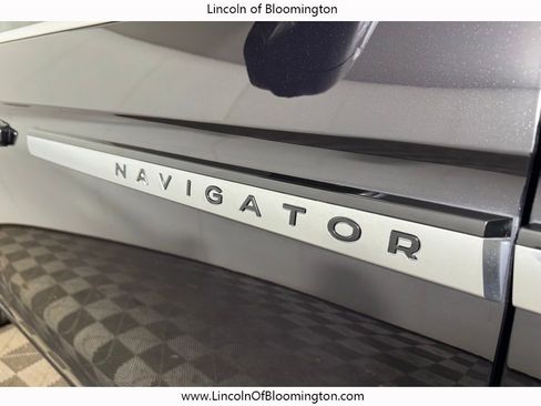 Used 2025 Lincoln Navigator Reserve image 15