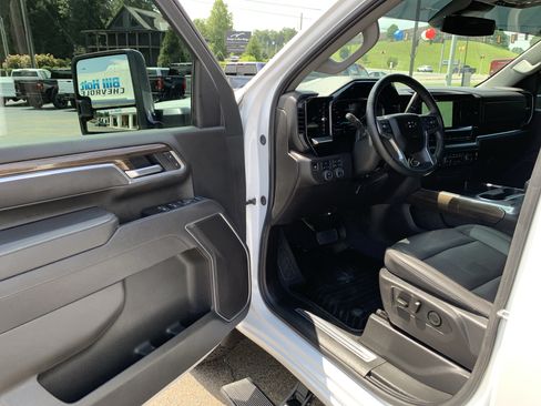 Used 2025 Chevrolet Silverado 2500 LT w/ Trail Boss Package AWD/4WD image 7