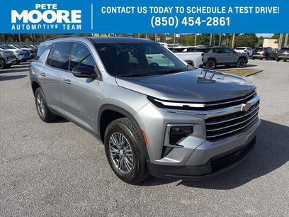 Used 2025 Chevrolet Traverse LT