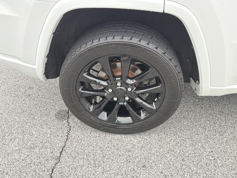Used 2018 Jeep Grand Cherokee Altitude AWD/4WD image 21