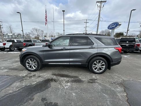 Certified 2022 Ford Explorer XLT w/ Equipment Group 202A image 8