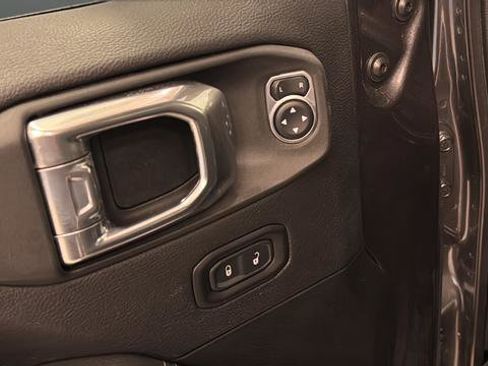 Used 2022 Jeep Wrangler Unlimited Sahara w/ Cold Weather Group AWD/4WD image 21