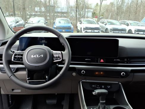 New 2026 Kia Carnival FWD image 8