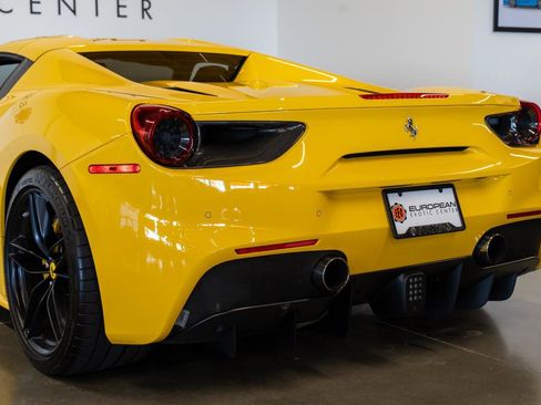 Used 2018 Ferrari 488 Spider image 12