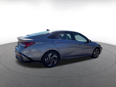 Used 2025 Hyundai Elantra SEL image 15