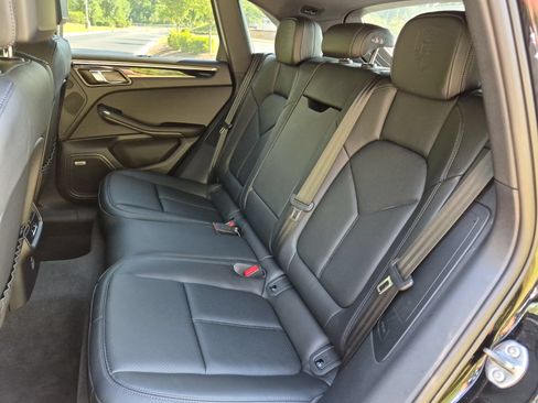 Used 2026 Porsche Macan AWD/4WD image 18