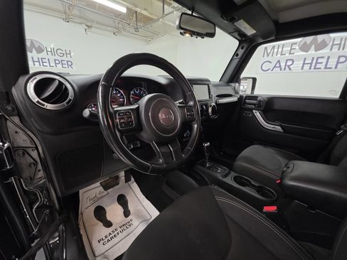 Used 2015 Jeep Wrangler Unlimited Sahara w/ Connectivity Group AWD/4WD image 21