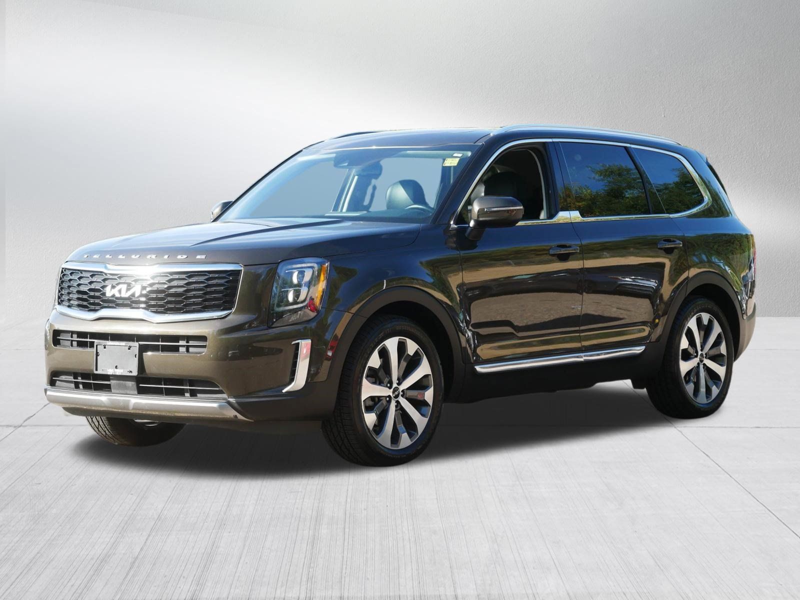 Certified 2022 Kia Telluride EX w/ EX Premium Package AWD/4WD image 3