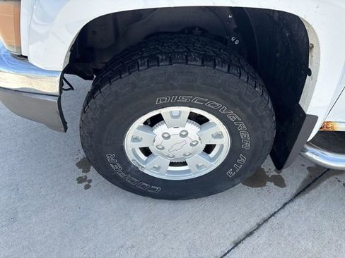 Used 2004 Chevrolet Colorado LS image 9