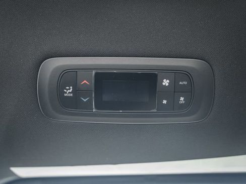 New 2026 Chrysler Pacifica Select image 39